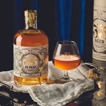 Vs Aged Malvasia di Candia Aromatica - Finest Artisanal Tsikoudia 500ml 35N Vs Aged Malvasia di Candia Aromatica - Finest Artisanal Tsikoudia 500ml 35N