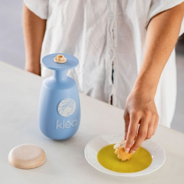 Extra Virgin Olive Oil from Galani Metagitsiou in Handmade Ceramic Bottle (500ml) - "klea" Extra Virgin Olive Oil from Galani Metagitsiou in Handmade Ceramic Bottle (500ml) - "klea"