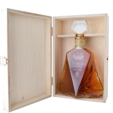 Aged Tsipouro Katsaros 700ml (with box) Aged Tsipouro Katsaros 700ml (with box)